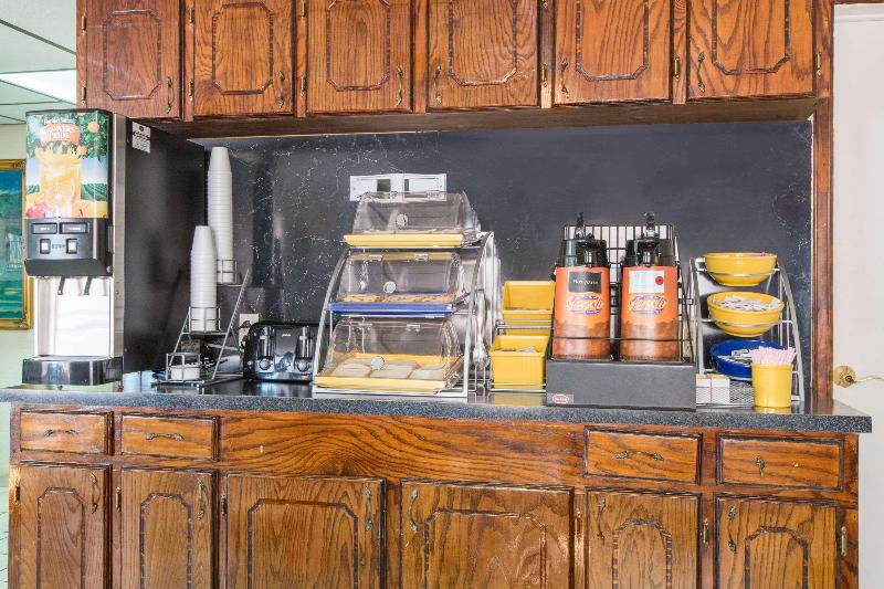 호텔 Days Inn & Suites By Wyndham Marshall