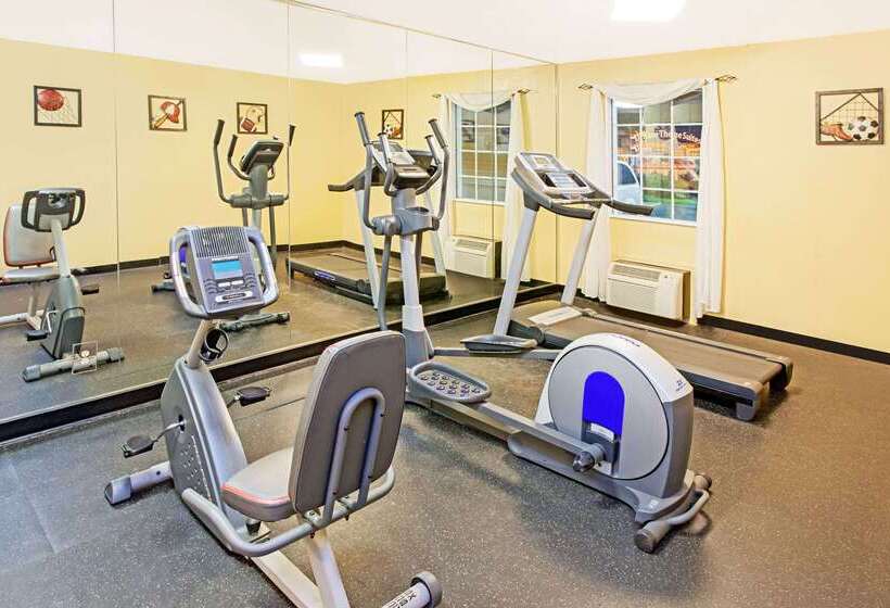 호텔 Days Inn & Suites By Wyndham Terre Haute