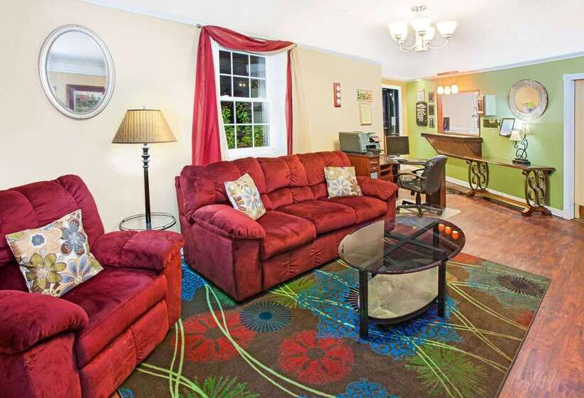 호텔 Days Inn & Suites By Wyndham Terre Haute