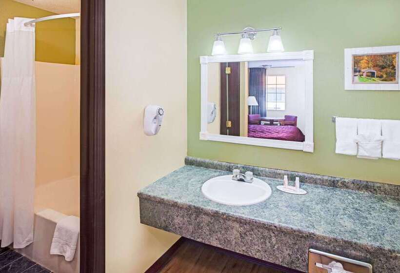 호텔 Days Inn & Suites By Wyndham Terre Haute