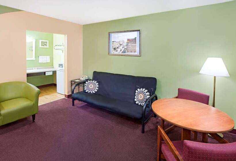 호텔 Days Inn & Suites By Wyndham Terre Haute