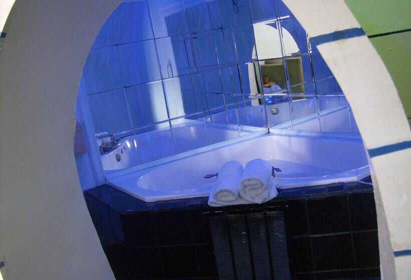 호텔 Days Inn & Suites By Wyndham Terre Haute