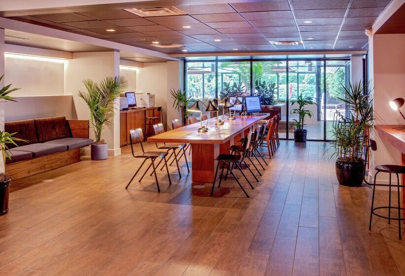 בית מלון כפרי Doubletree By Hilton Atlanta Windy Hill Ballpark