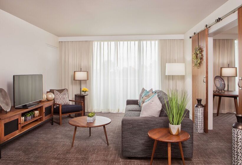 בית מלון כפרי Doubletree By Hilton Atlanta Windy Hill Ballpark