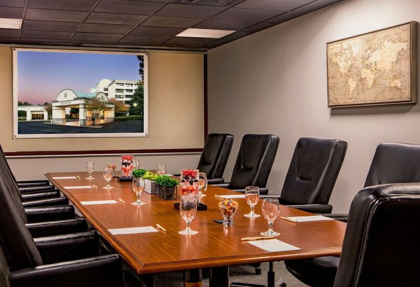 בית מלון כפרי Doubletree By Hilton Atlanta Windy Hill Ballpark