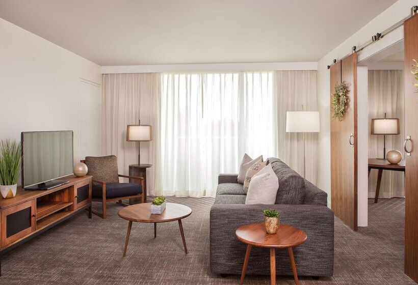 בית מלון כפרי Doubletree By Hilton Atlanta Windy Hill Ballpark