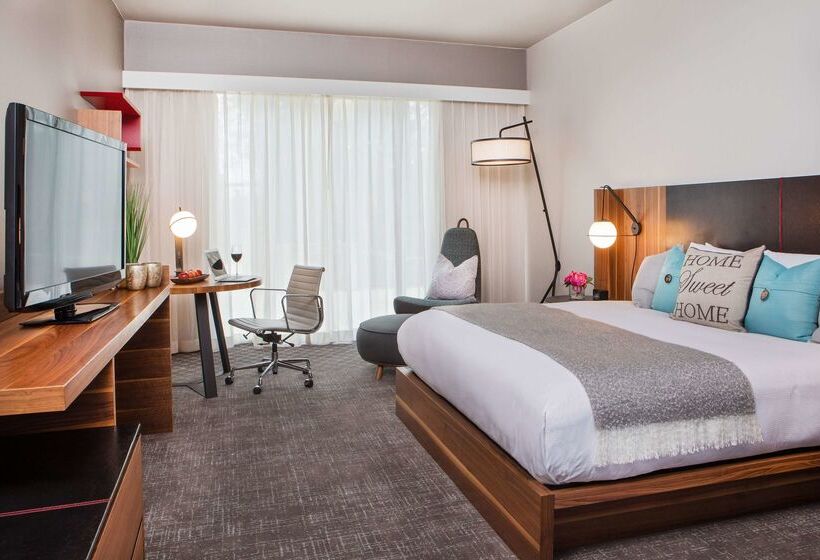 בית מלון כפרי Doubletree By Hilton Atlanta Windy Hill Ballpark