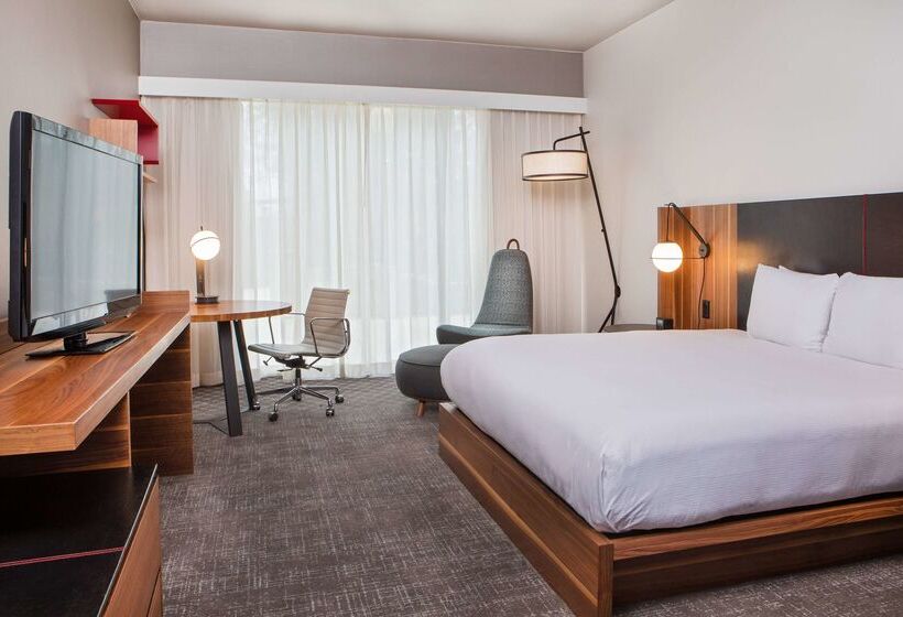 هتل Doubletree By Hilton Atlanta Windy Hill Ballpark