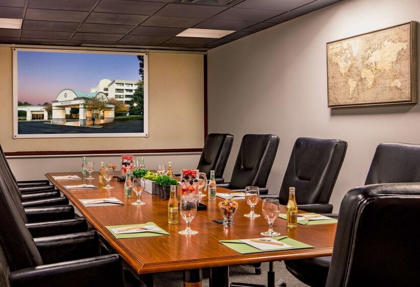 هتل Doubletree By Hilton Atlanta Windy Hill Ballpark