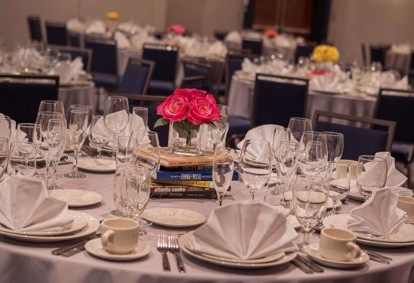 هتل Doubletree By Hilton Atlanta Windy Hill Ballpark