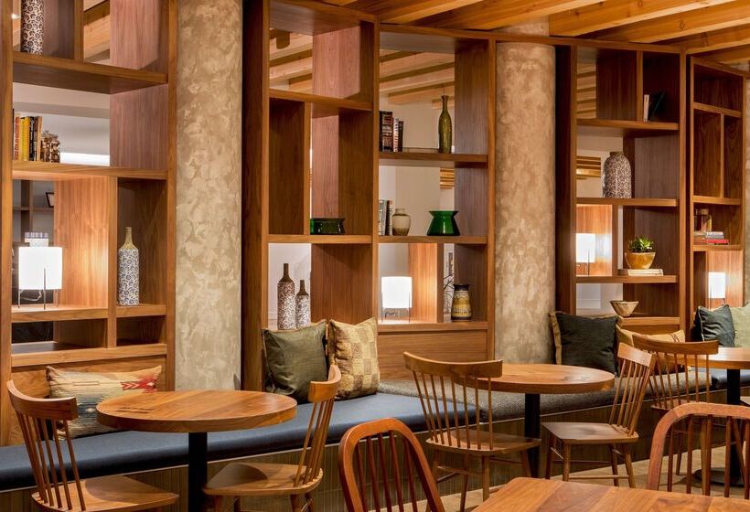 בית מלון כפרי Doubletree By Hilton Atlanta Windy Hill Ballpark