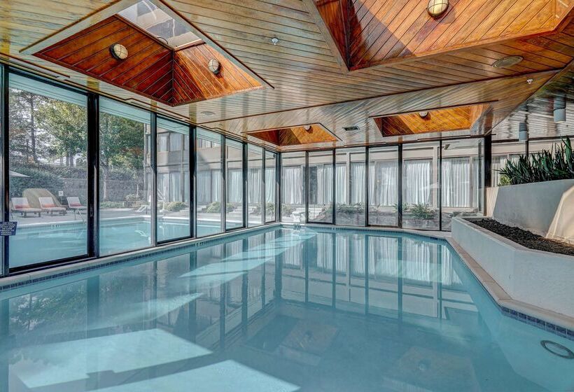 هتل Doubletree By Hilton Atlanta Windy Hill Ballpark