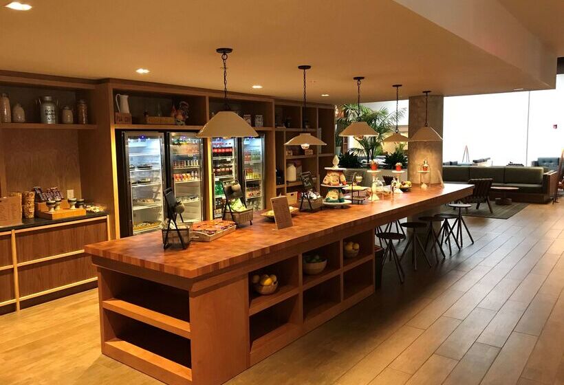 هتل Doubletree By Hilton Atlanta Windy Hill Ballpark