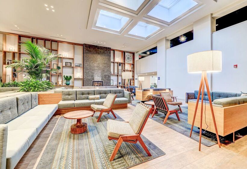 هتل Doubletree By Hilton Atlanta Windy Hill Ballpark