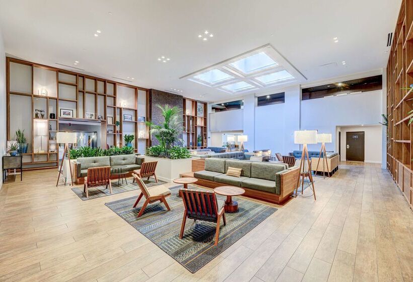 هتل Doubletree By Hilton Atlanta Windy Hill Ballpark