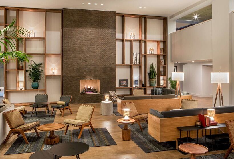 בית מלון כפרי Doubletree By Hilton Atlanta Windy Hill Ballpark