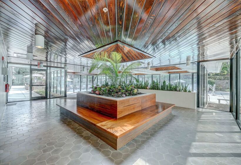 هتل Doubletree By Hilton Atlanta Windy Hill Ballpark