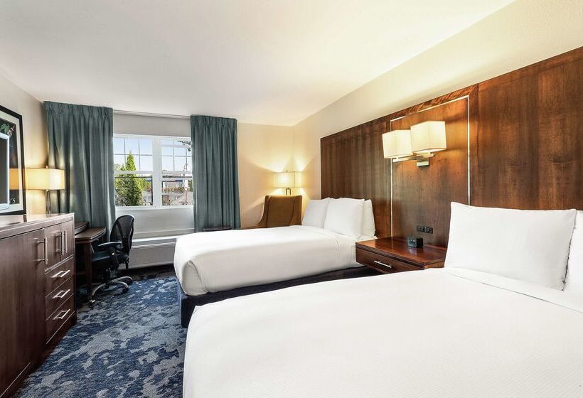 هتل Doubletree By Hilton Cape Cod Hyannis