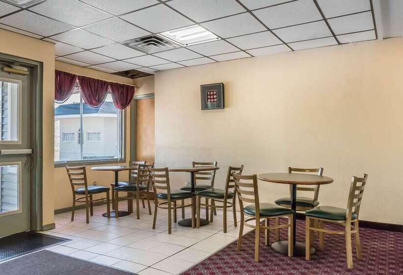 فندق Econo Lodge Airport