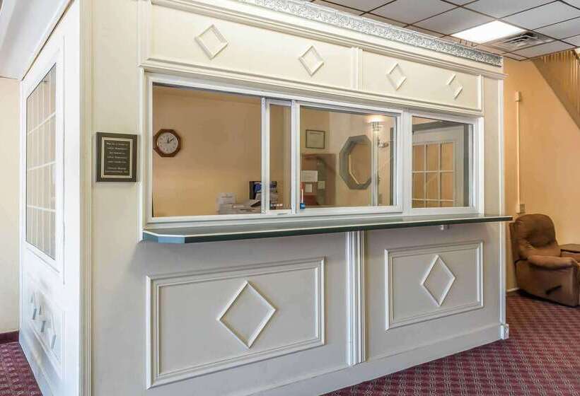 فندق Econo Lodge Airport