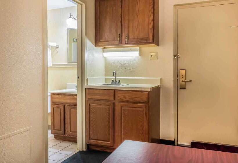 فندق Econo Lodge Airport