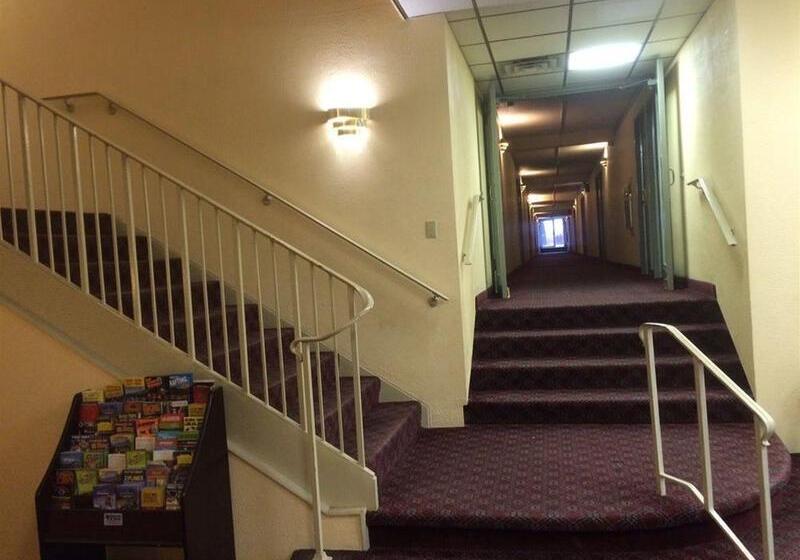 فندق Econo Lodge Airport
