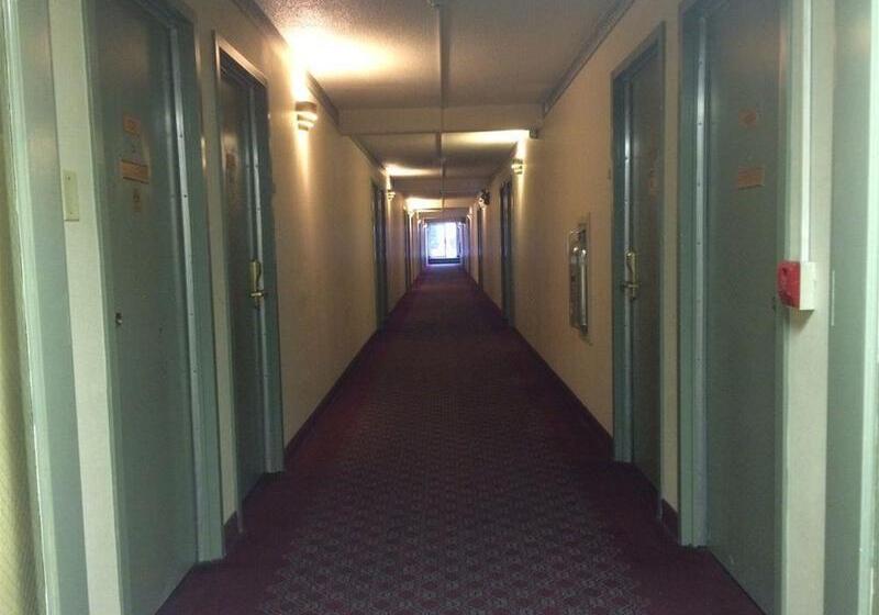 فندق Econo Lodge Airport