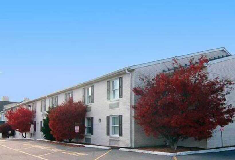 فندق Econo Lodge Airport