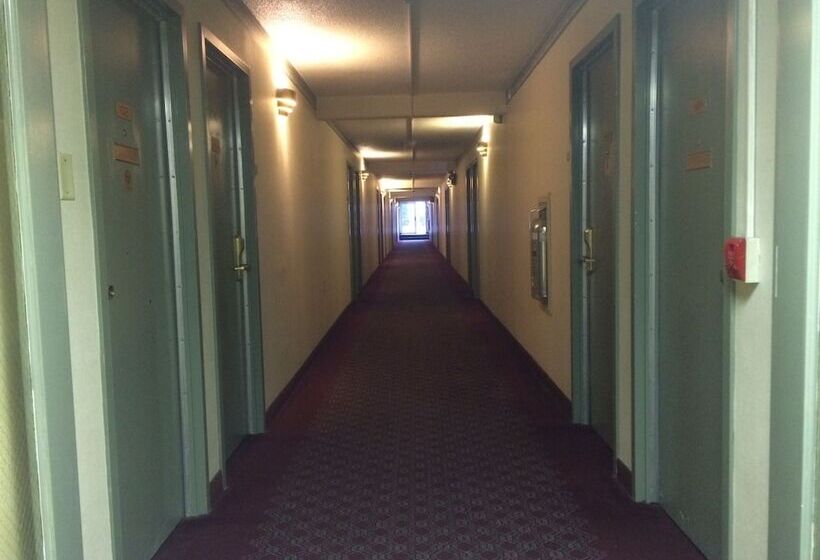 فندق Econo Lodge Airport