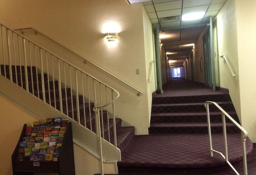 فندق Econo Lodge Airport