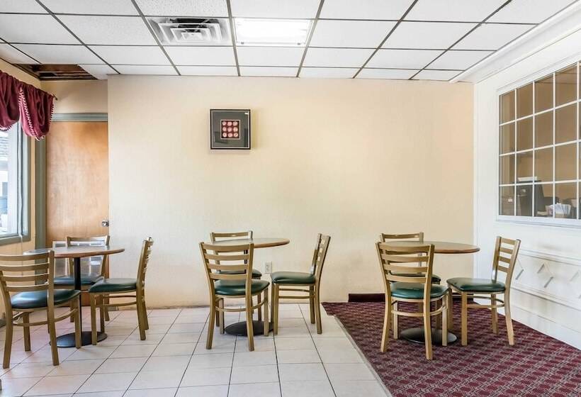 فندق Econo Lodge Airport