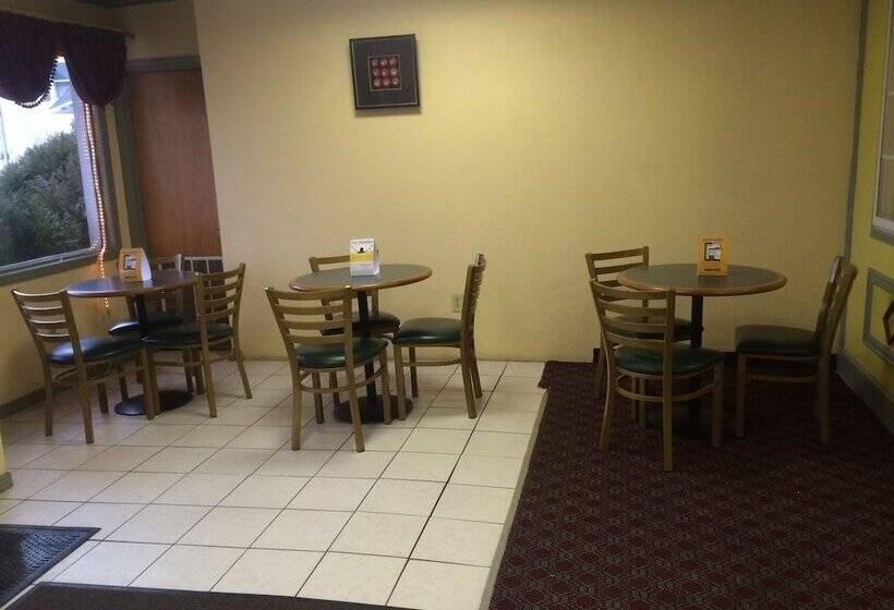 فندق Econo Lodge Airport