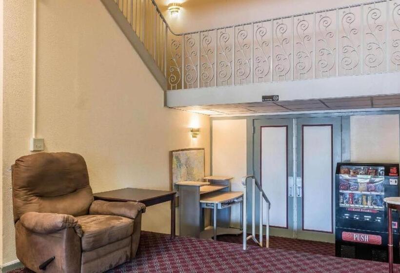 فندق Econo Lodge Airport