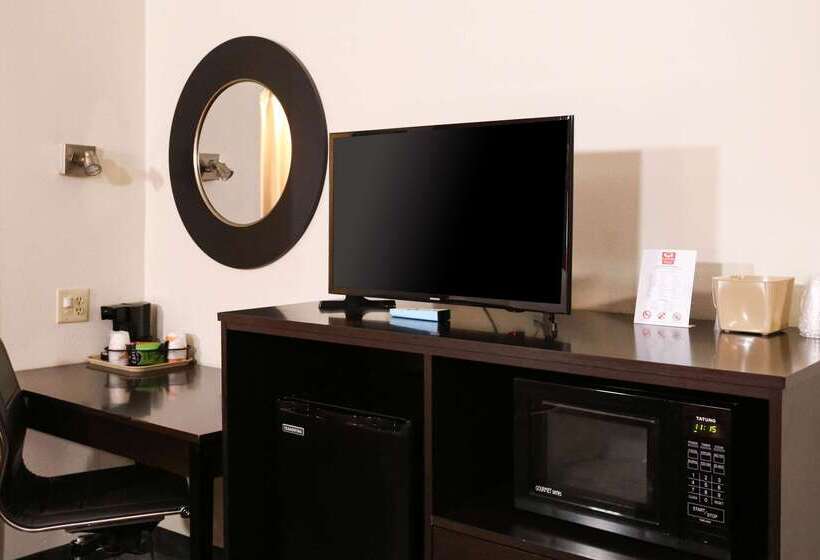 בית מלון כפרי Econo Lodge Inn & Suites