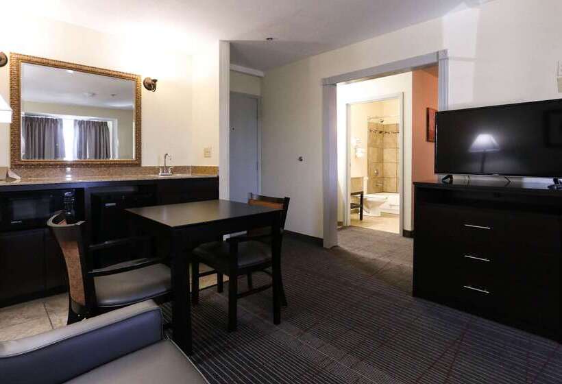 בית מלון כפרי Econo Lodge Inn & Suites