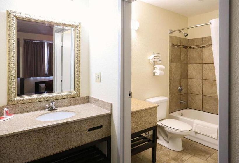 בית מלון כפרי Econo Lodge Inn & Suites