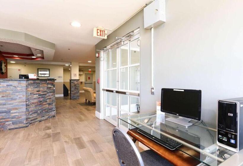 בית מלון כפרי Econo Lodge Inn & Suites