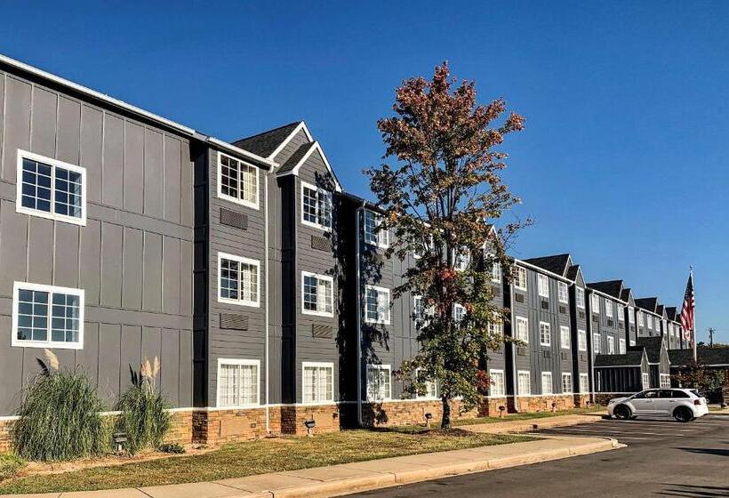 בית מלון כפרי Econo Lodge Inn & Suites