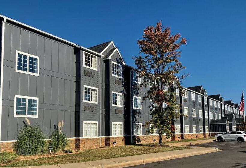 בית מלון כפרי Econo Lodge Inn & Suites