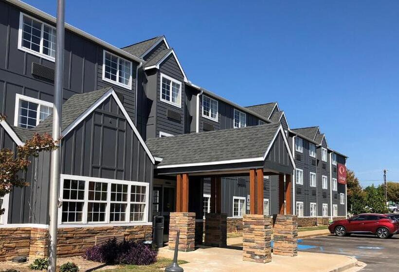 בית מלון כפרי Econo Lodge Inn & Suites