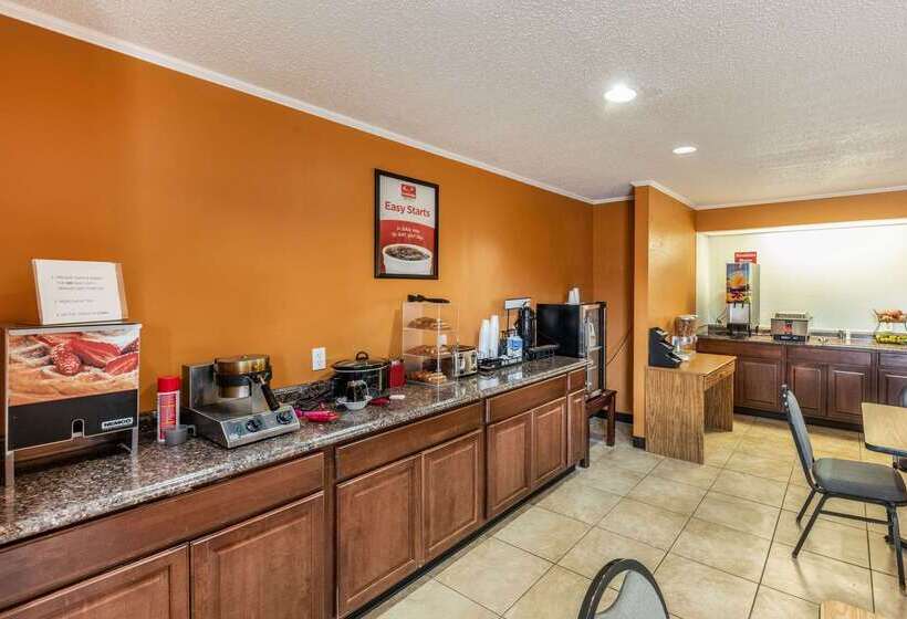 Отель Econo Lodge Inn & Suites