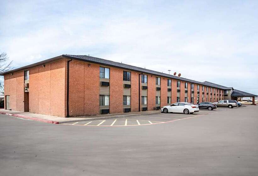 Отель Econo Lodge Inn & Suites