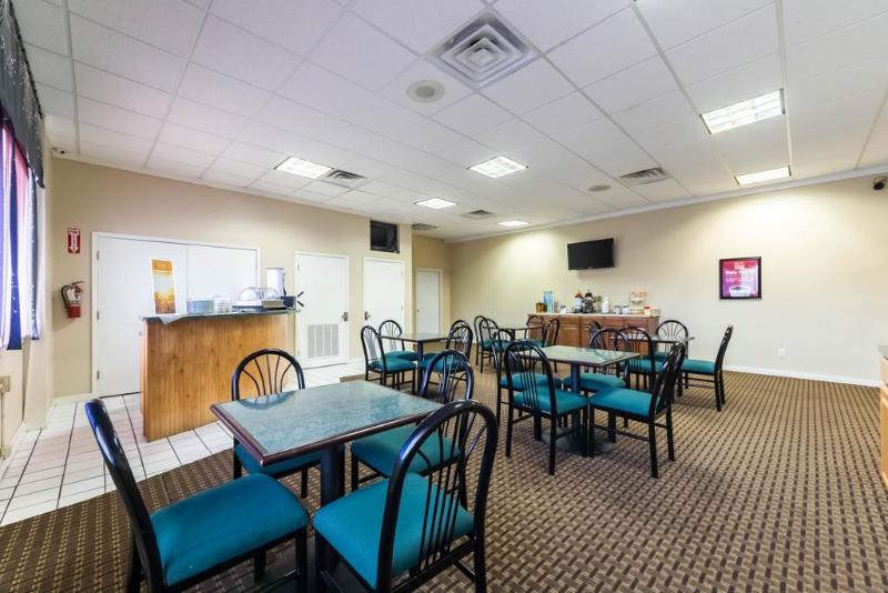 هتل Econo Lodge Kingsville