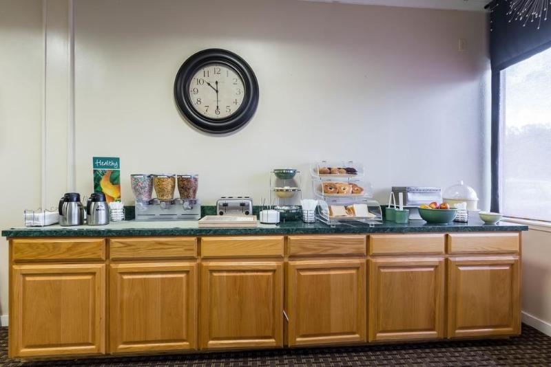 هتل Econo Lodge Kingsville