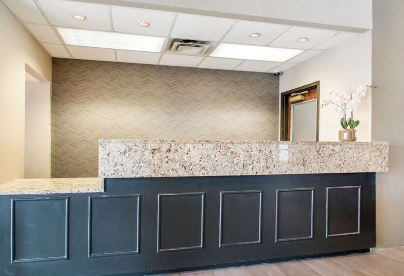 فندق Greenstay Inn & Suites Court View