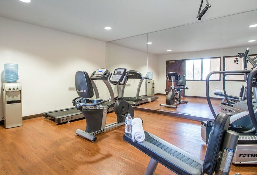 فندق Greenstay Inn & Suites Court View