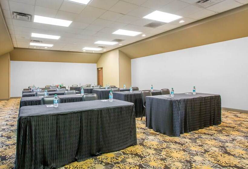 فندق Greenstay Inn & Suites Court View