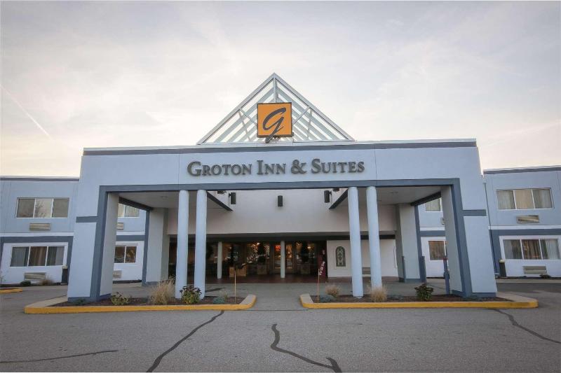هتل Groton Inn & Suites