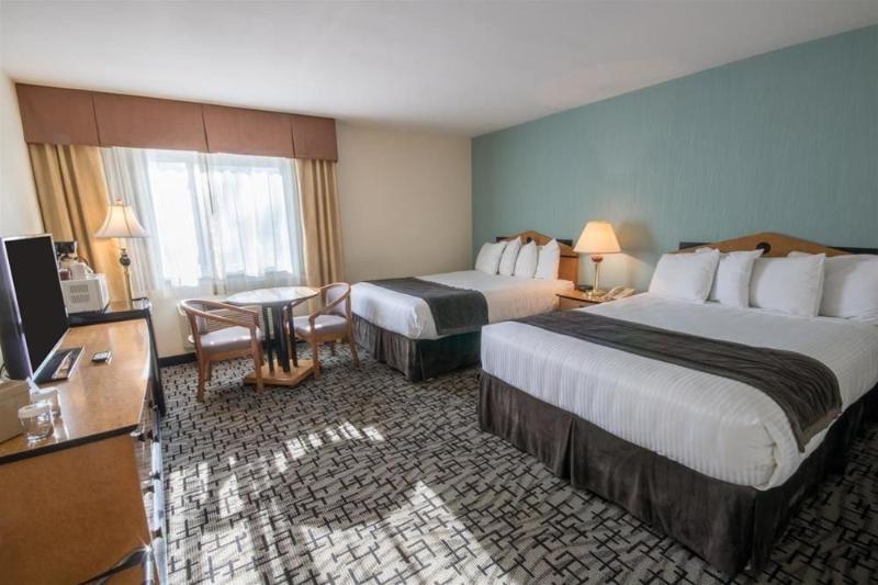 هتل Groton Inn & Suites