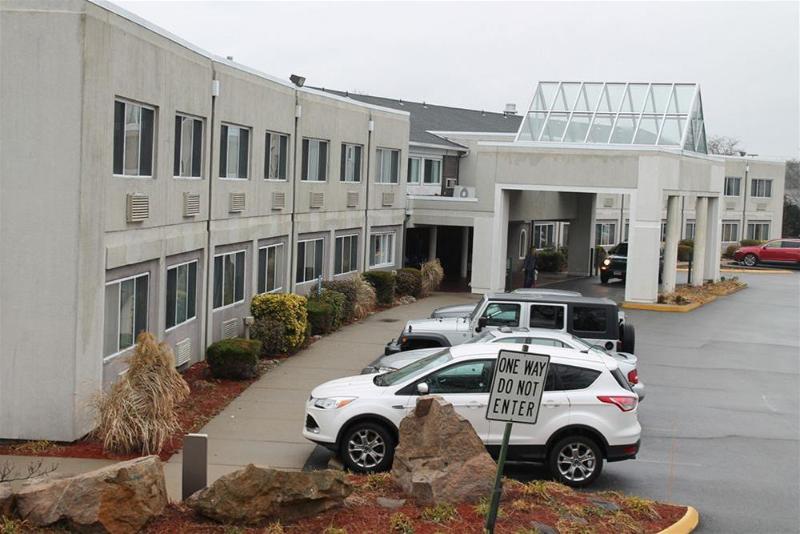 هتل Groton Inn & Suites